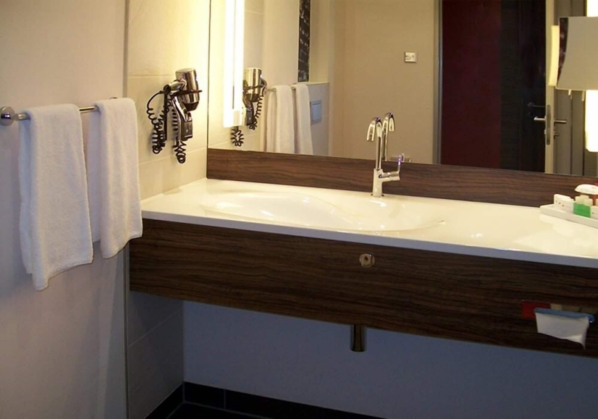 Hotel Ramada Πιτέστι Εξωτερικό φωτογραφία