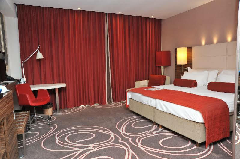 Hotel Ramada Πιτέστι Εξωτερικό φωτογραφία