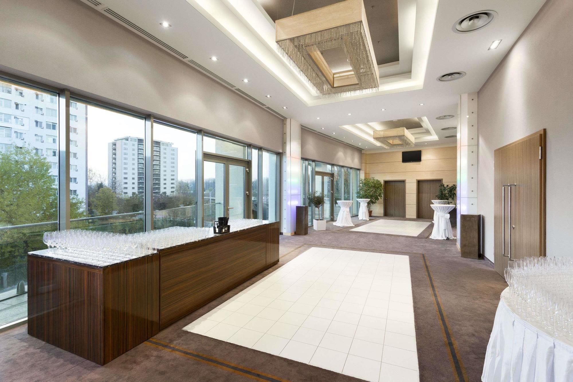 Hotel Ramada Πιτέστι Εξωτερικό φωτογραφία